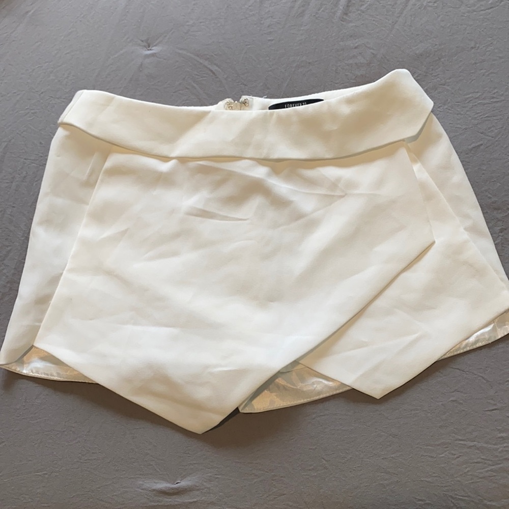 Forever 21 white shorts, small, great condition